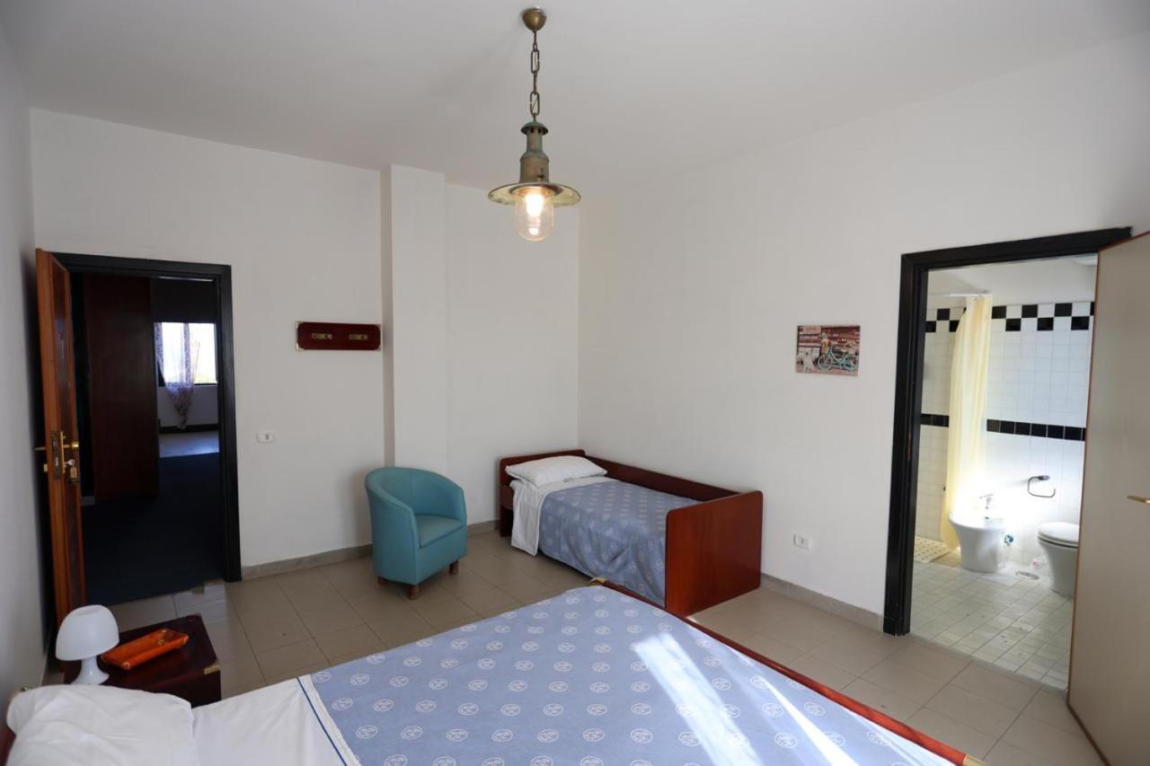 Hotel Barracuda Varcaturo Bagian luar foto