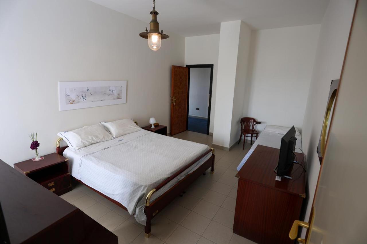 Hotel Barracuda Varcaturo Bagian luar foto