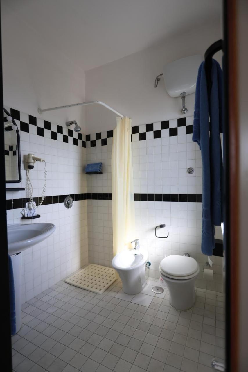 Hotel Barracuda Varcaturo Bagian luar foto